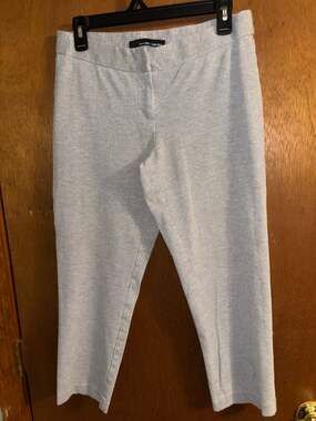 Amanda + Chelsea Grey Pinstripe Capri Pants Size 6